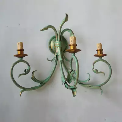 piccoli oggetti in ferro battuto