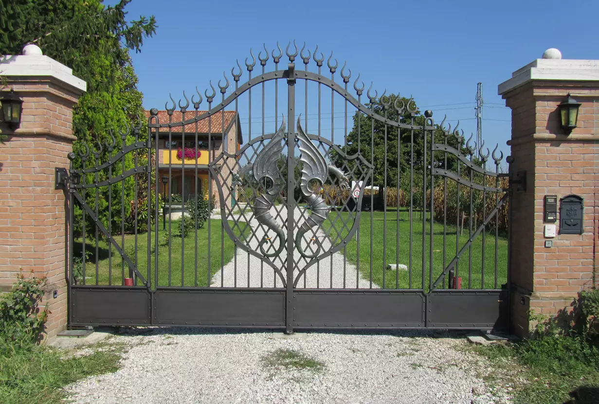 cancelli in ferro battuto per ville