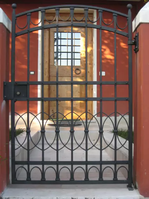 cancello portone in ferro battuto